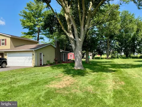 9 Buch Mill Rd, Lititz, PA 17543 photo 2