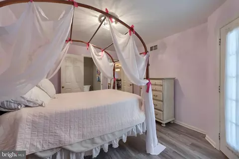 Bedroom - 9 Amberley Way, Lititz, PA 17543 photo 2 of 2