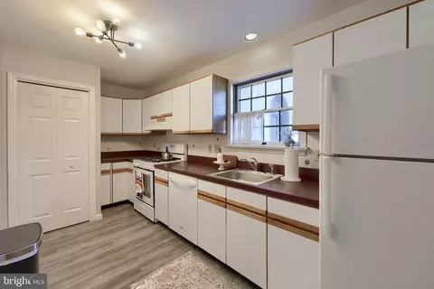 Kitchen - 9 Amberley Way, Lititz, PA 17543 photo 1 of 2