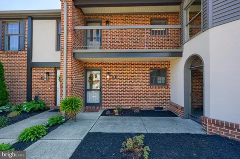 9 Amberley Way, Lititz, PA 17543