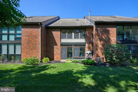 Exterior - 9 Amberley Way, Lititz, PA 17543 photo 4 of 5