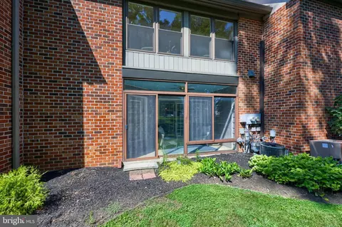 Exterior - 9 Amberley Way, Lititz, PA 17543 photo 3 of 5