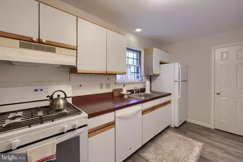 Kitchen - 9 Amberley Way, Lititz, PA 17543 photo 2 of 2
