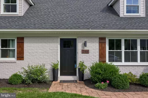 246 Hickory Dr, Lititz, PA 17543 photo 3
