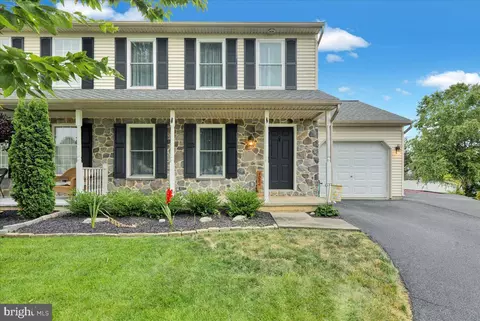 4084 Green Park Dr, Mount Joy, PA 17552