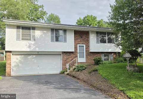 4 Homestead Dr, Denver, PA 17517