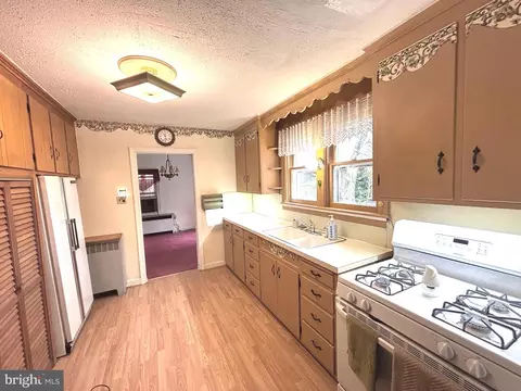 Kitchen - 112 N New St, Lititz, PA 17543 photo 2 of 3