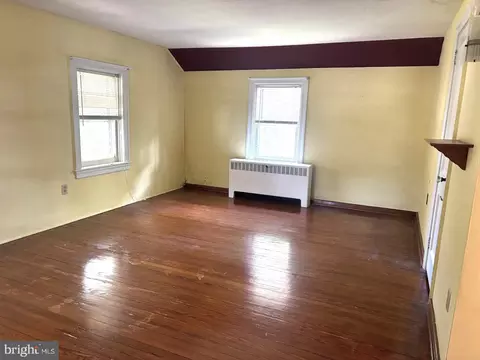 Living - 112 N New St, Lititz, PA 17543 photo 5 of 6