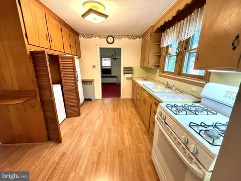 Kitchen - 112 N New St, Lititz, PA 17543 photo 1 of 3