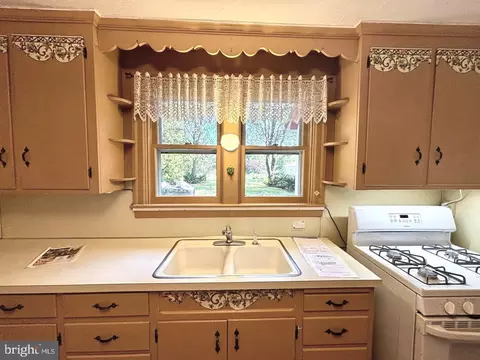 Kitchen - 112 N New St, Lititz, PA 17543 photo 3 of 3