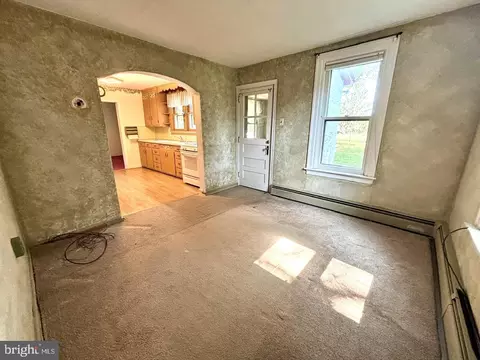 Living - 112 N New St, Lititz, PA 17543 photo 3 of 6