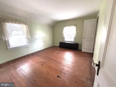 Bedroom - 112 N New St, Lititz, PA 17543 photo 4 of 5
