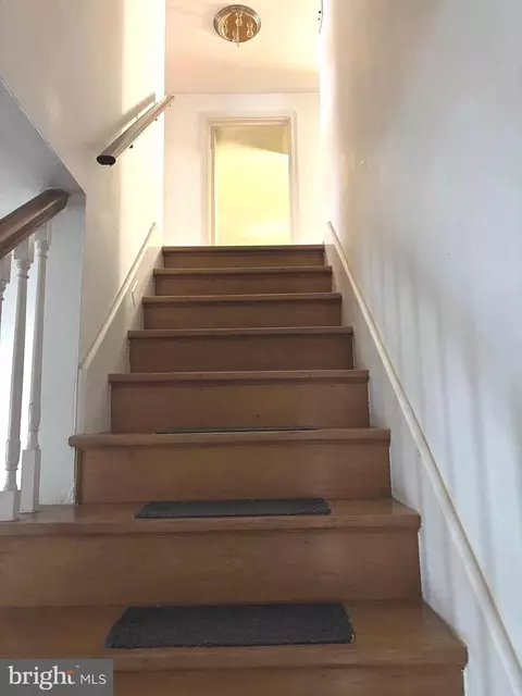 Entry Way - 112 N New St, Lititz, PA 17543 photo 2 of 8