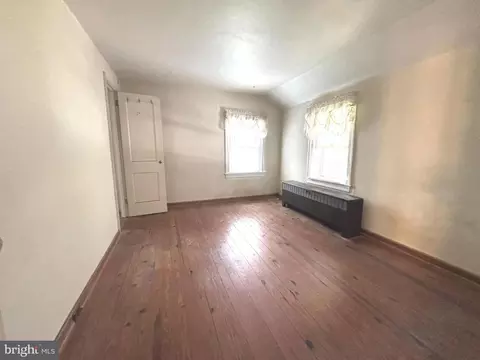 Bedroom - 112 N New St, Lititz, PA 17543 photo 3 of 5