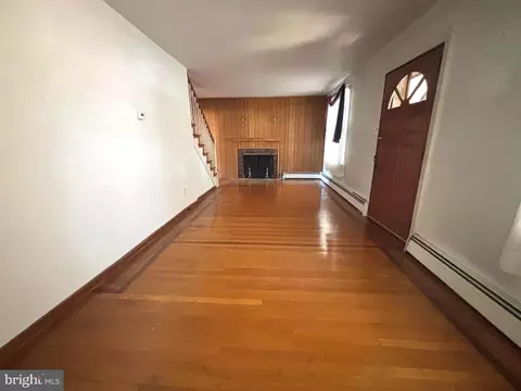 Living - 112 N New St, Lititz, PA 17543 photo 1 of 6