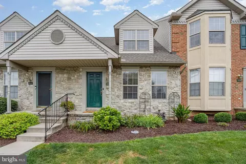 824 Cobblestone Ln, Lancaster, PA 17601