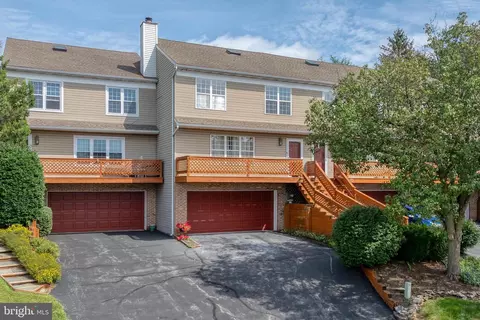 110 Pinnacle Pt, Lancaster, PA 17601