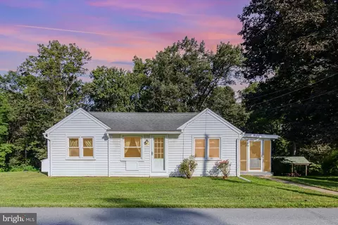 1228 Sagerville Rd, Bainbridge, PA 17502