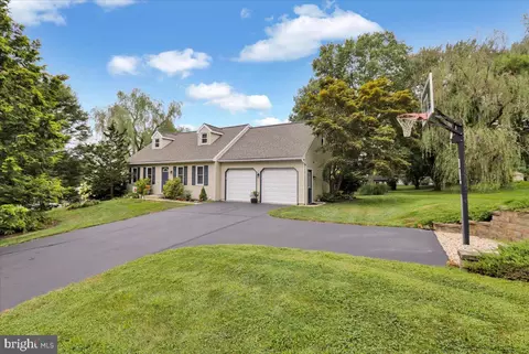 275 Persimmon Ln, Elizabethtown, PA 17022