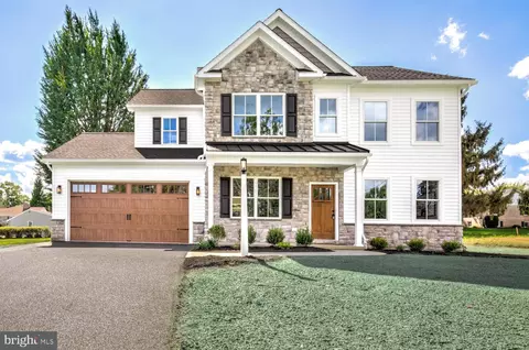 332 Edgemont Dr, Willow Street, PA 17584
