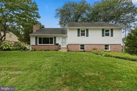 433 Spring Dr, Millersville, PA 17551