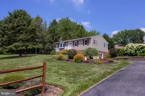 64 Sassafras Ln, Elizabethtown, PA 17022
