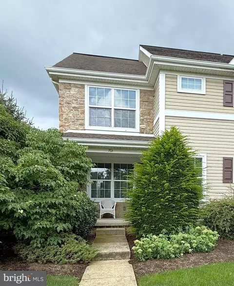701 Brentwood Dr, Lititz, PA 17543