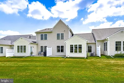 Exterior - 349 Pin Oak Dr, Lititz, PA 17543 photo 6 of 7