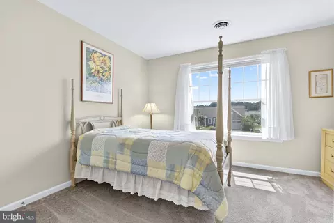 Bedroom - 349 Pin Oak Dr, Lititz, PA 17543 photo 2 of 4