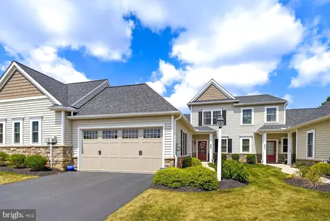 Exterior - 349 Pin Oak Dr, Lititz, PA 17543 photo 4 of 7