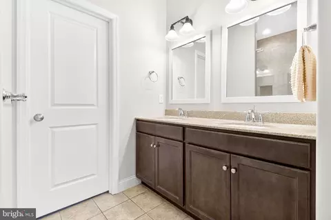 Entry Way - 349 Pin Oak Dr, Lititz, PA 17543 photo 7 of 9