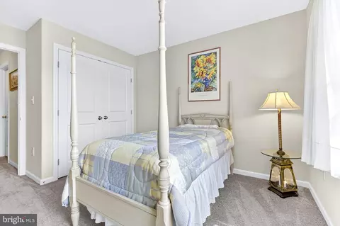 Bedroom - 349 Pin Oak Dr, Lititz, PA 17543 photo 3 of 4