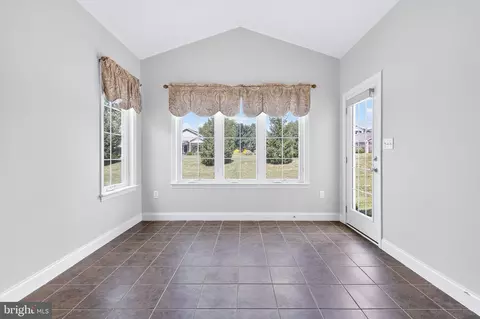 Entry Way - 349 Pin Oak Dr, Lititz, PA 17543 photo 4 of 9