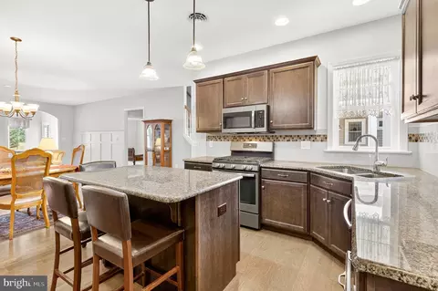 Kitchen - 349 Pin Oak Dr, Lititz, PA 17543 photo 2 of 2