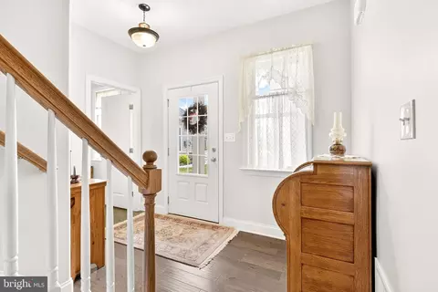Entry Way - 349 Pin Oak Dr, Lititz, PA 17543 photo 2 of 9