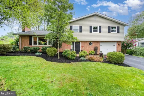 55 Logging Rd, Leola, PA 17540