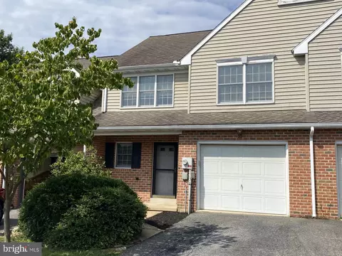 10 Georgetown Ct, Mountville, PA 17554