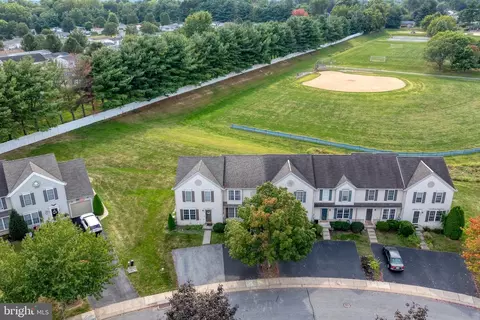 322 Banyan Circle Dr, Lancaster, PA 17603