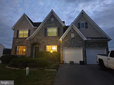 625 Warminster Ln, Lititz, PA 17543 photo 2