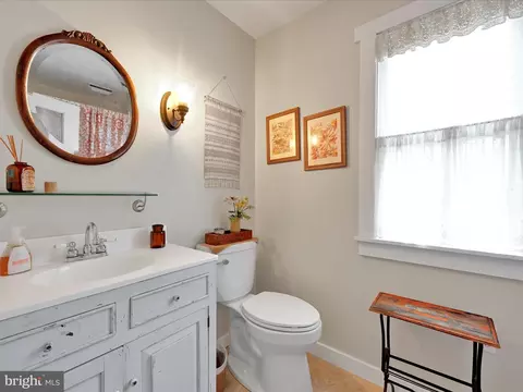 Bath - 18 Zartman Mill Rd, Lititz, PA 17543 photo 1 of 3
