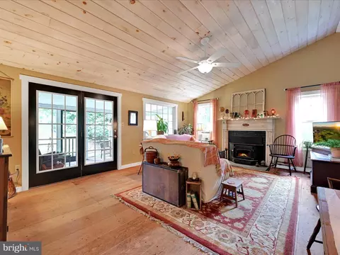 Living - 18 Zartman Mill Rd, Lititz, PA 17543 photo 2 of 2