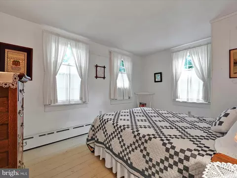 Bedroom - 18 Zartman Mill Rd, Lititz, PA 17543 photo 3 of 8