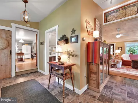 Entry Way - 18 Zartman Mill Rd, Lititz, PA 17543 photo 2 of 2