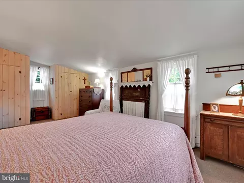 Bedroom - 18 Zartman Mill Rd, Lititz, PA 17543 photo 7 of 8