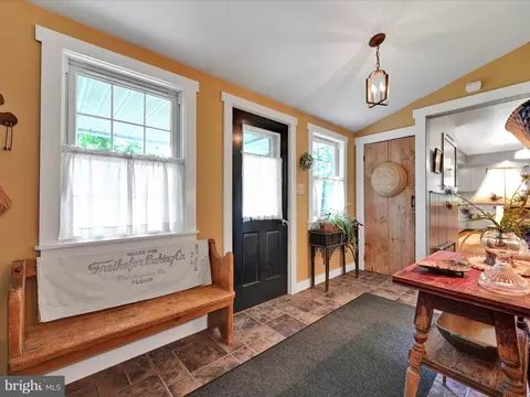 Entry Way - 18 Zartman Mill Rd, Lititz, PA 17543 photo 1 of 2