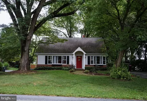 831 Park Hill Dr, Manheim, PA 17545