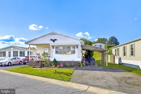77 Ridgewood Mnr, Manheim, PA 17545