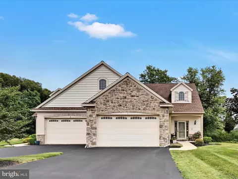 1 Pfautz Cir, Elizabethtown, PA 17022