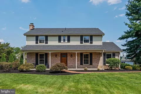 2025 Robindale Ave, Lancaster, PA 17601