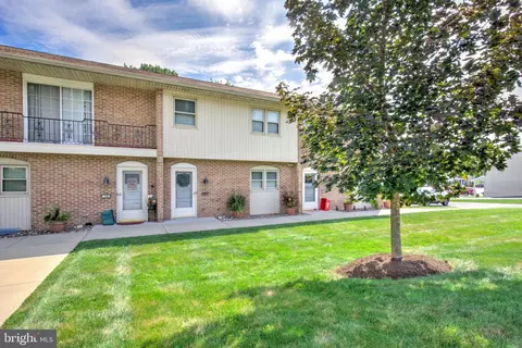 31 Fulton St, Akron, PA 17501